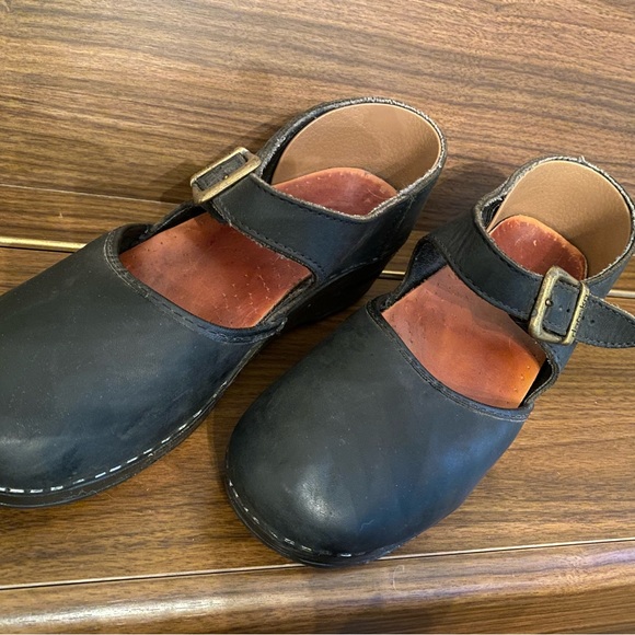 Women’s Dansko Sanita Black Leather Brass Buckle Clogs 7 - Picture 6 of 9